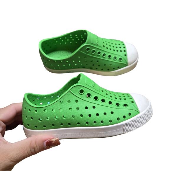 Native Green Jefferson Slip-On Shoes Size: 9 - Picture 2 of 4